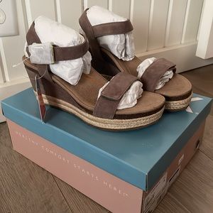 AETREX Wedge Sandals